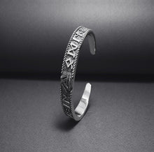 Load image into Gallery viewer, Silver Viking Triquetra Bracelet