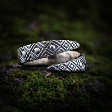 Load image into Gallery viewer, Snake Style Ring with Geometry Ornament Sterling Silver Ring
