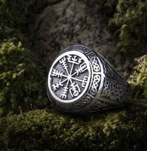 Load image into Gallery viewer, Viking Vegvisir Compass Bold Knotwork Men's Signet Ring