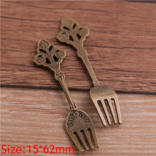 Load image into Gallery viewer, Antique Fork And Spoon Tableware Set
