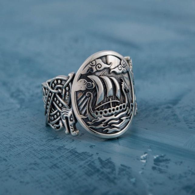 Drakkar Symbol with Wolf Ornament Ring | Unique Norse Jewelry