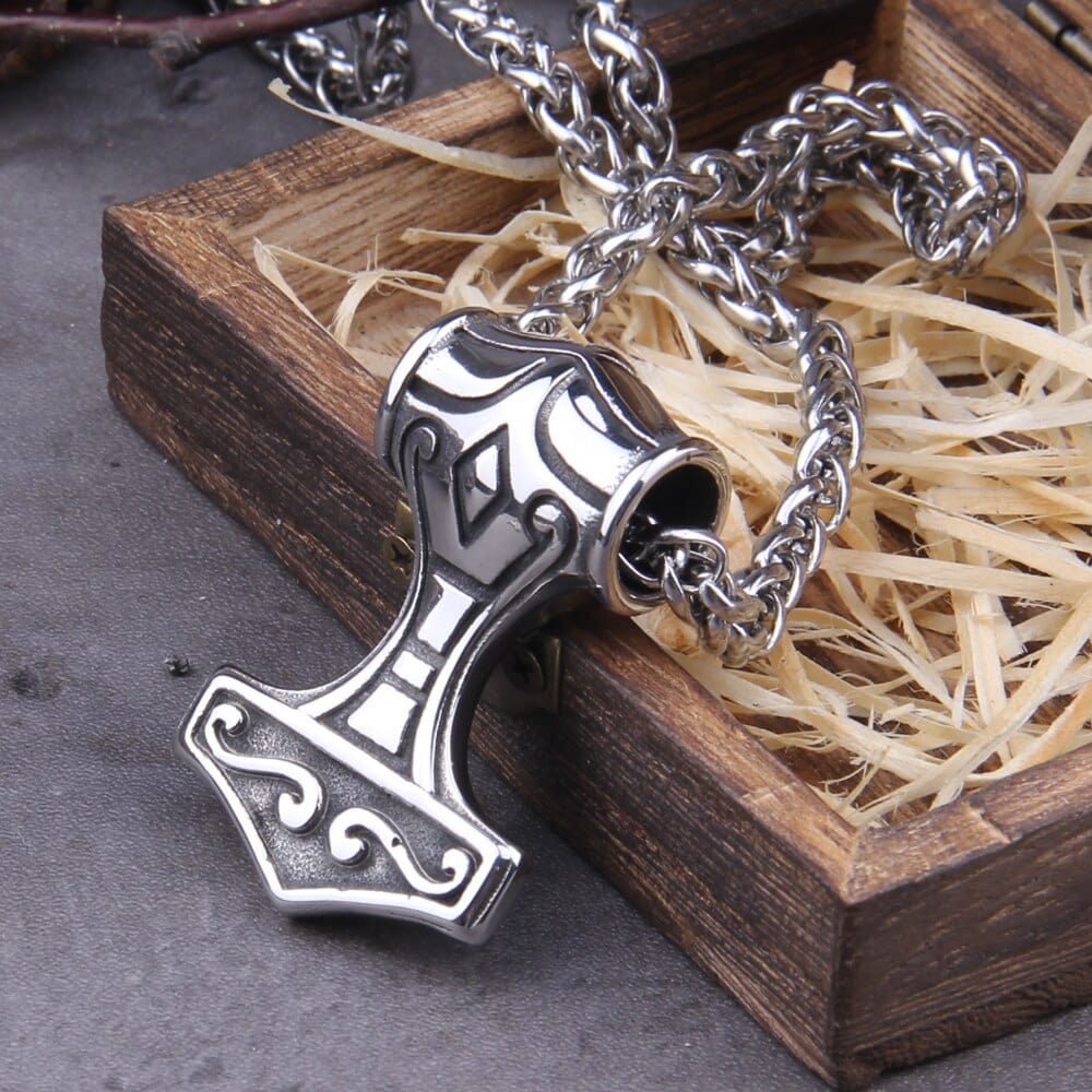 Elegant Knotwork Small Thor’s Hammer Pendant Necklace